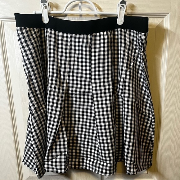 BLACK and White Plaid Skirt - Picture 1 of 6